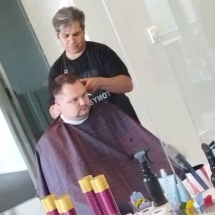 آرایشگاه مردانه کافه مو