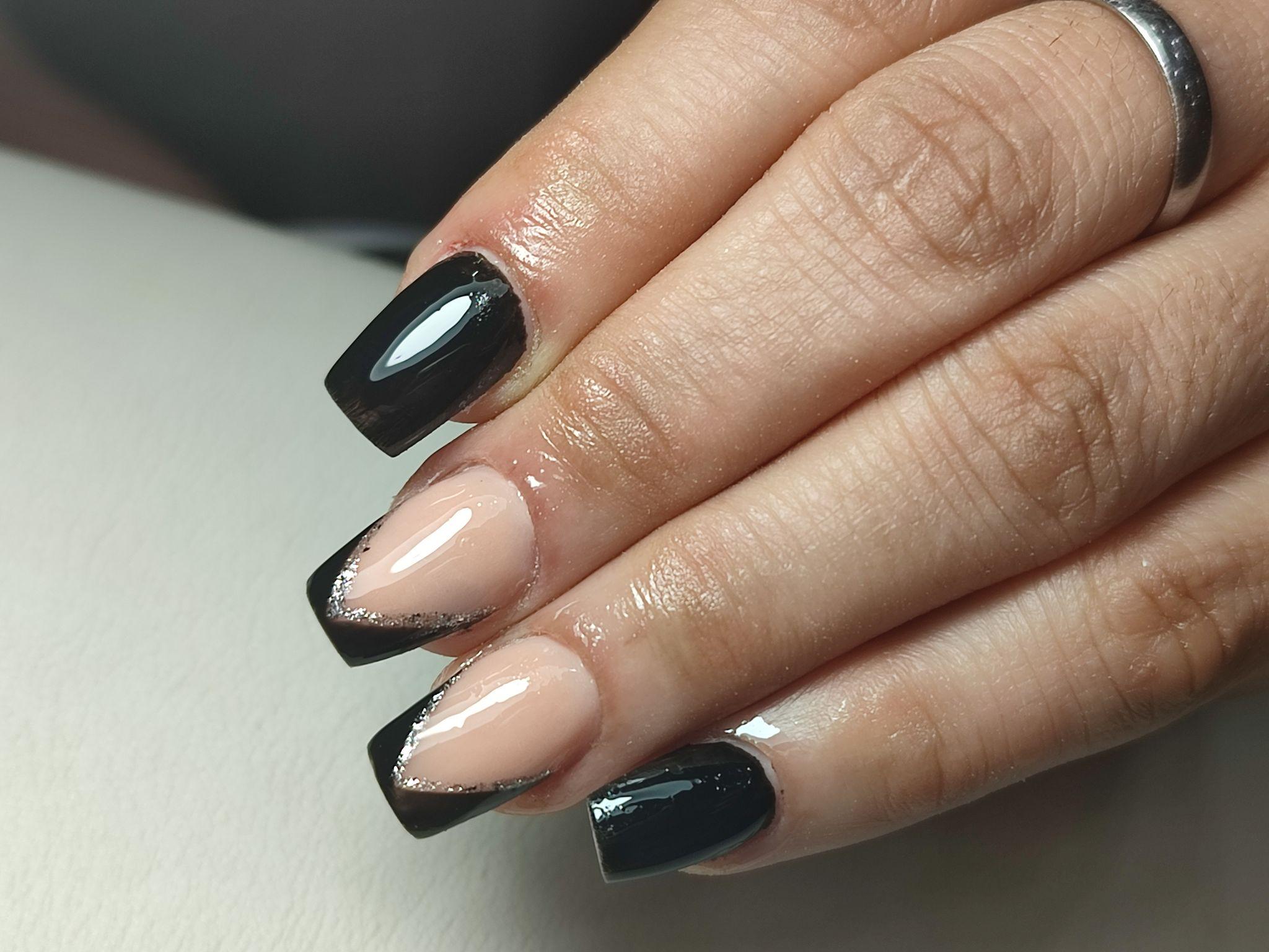 خدمات  کاشت ناخن