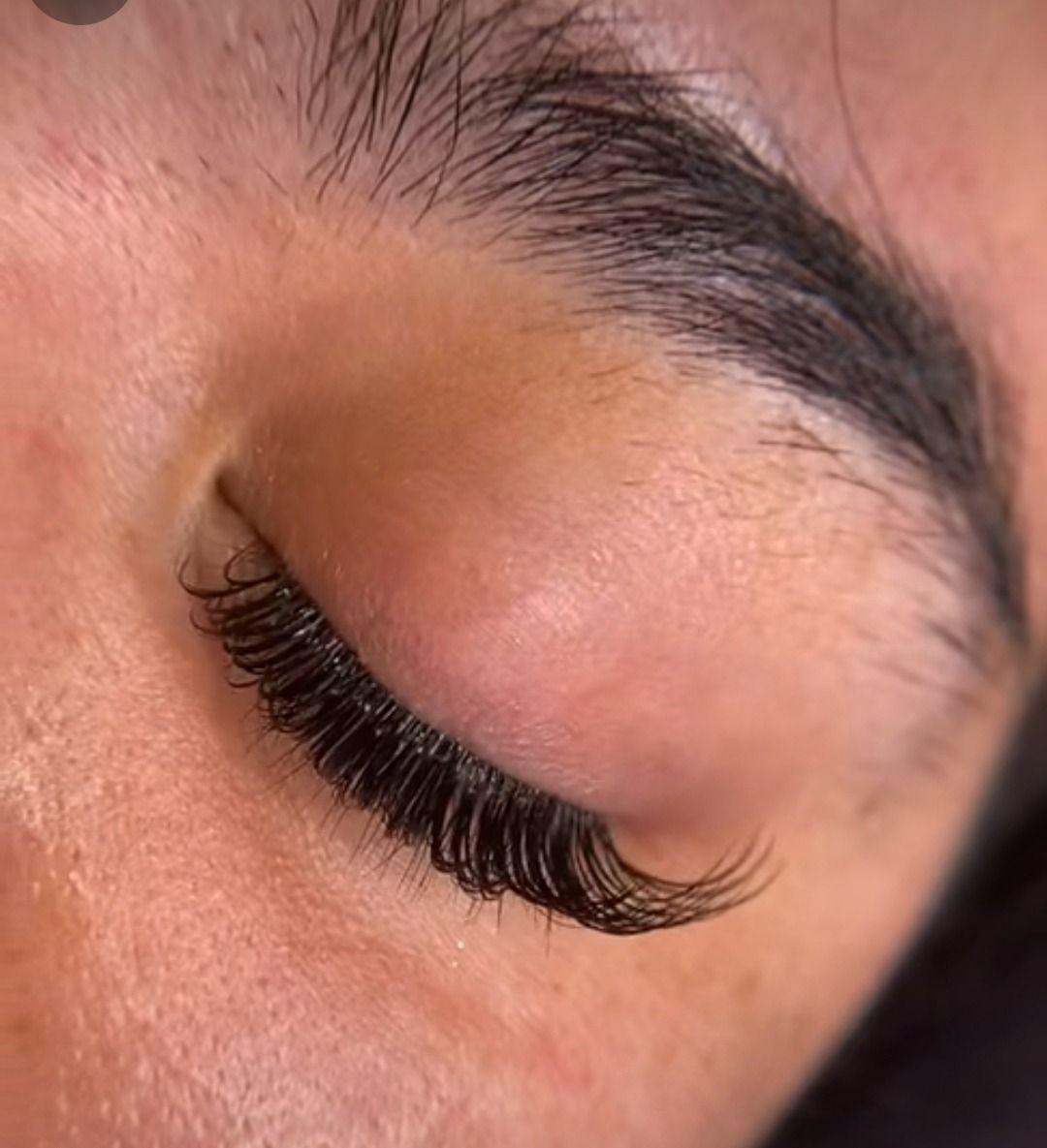 سالن زیبایی و اکشتنشن مژه