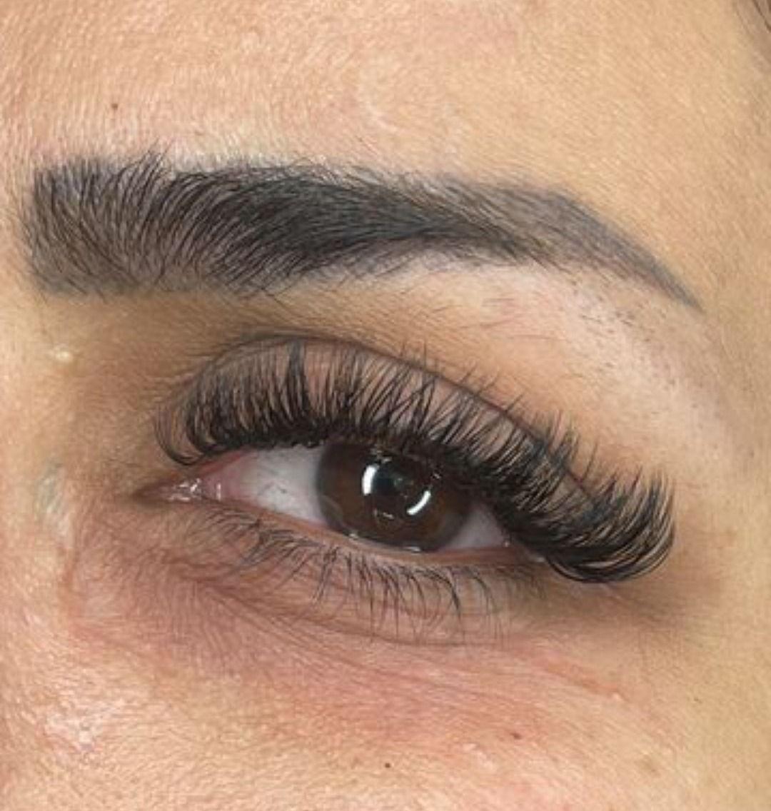 سالن زیبایی و اکشتنشن مژه