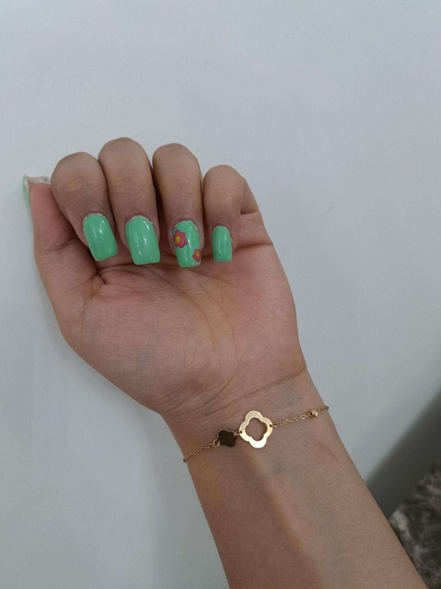 کاشت ناخن به همراه لاکژل