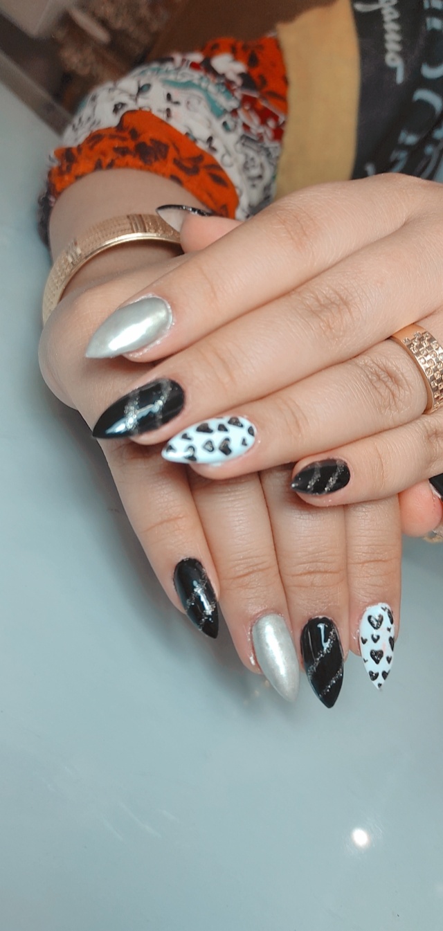 کاشت ناخن(سالن نقره نگار)