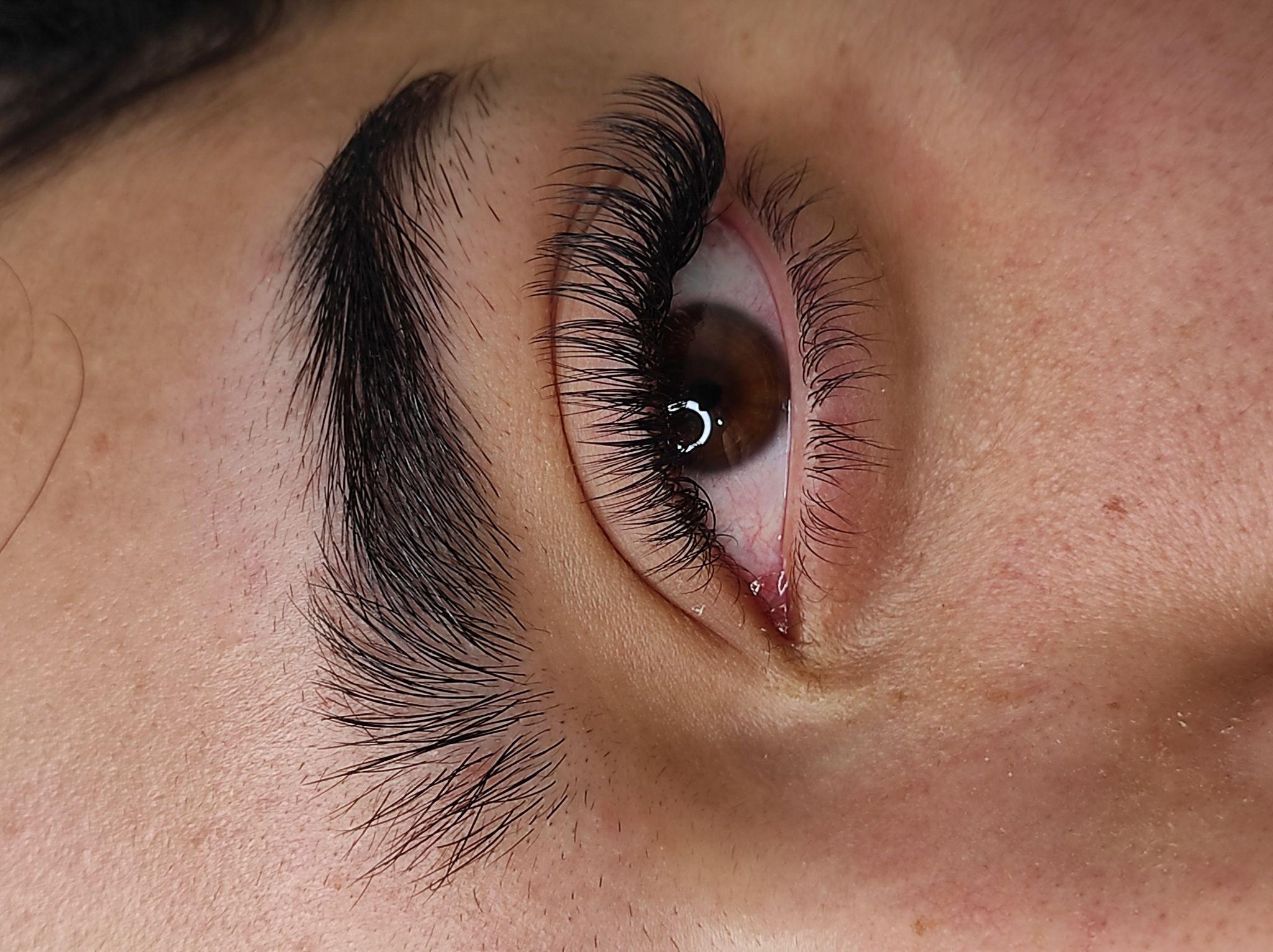 اکستنشن مژه و میکروبلیدینگ ابرو سما