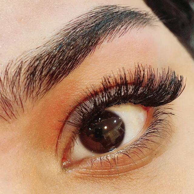 اکستنشن مژه و میکروبلیدینگ ابرو سما