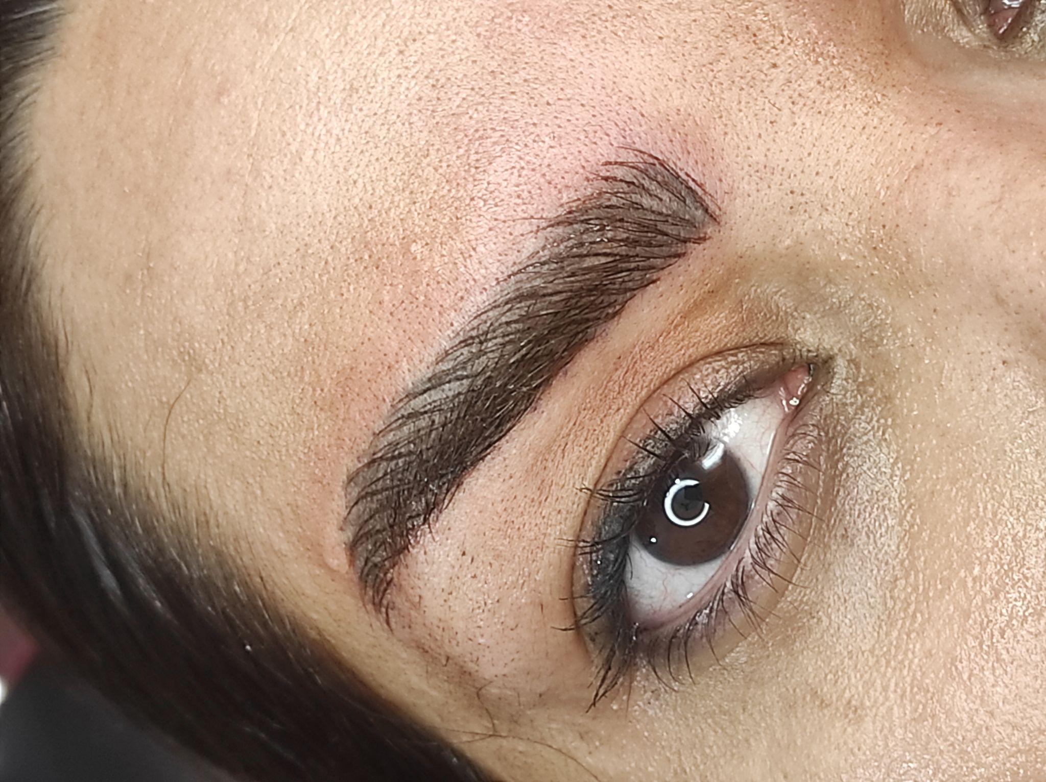 اکستنشن مژه و میکروبلیدینگ ابرو سما