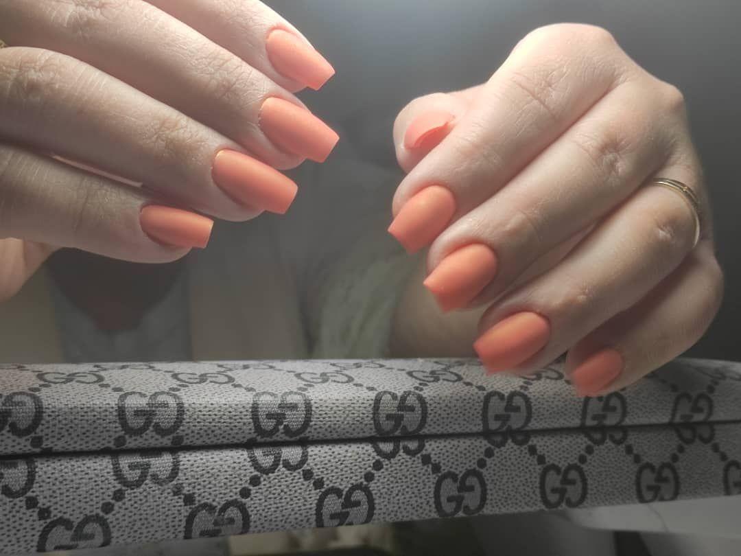 خدمات تخصصی کاشت ناخن زهره