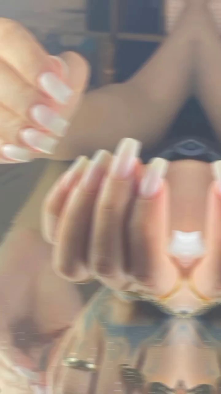 خدمات تخصصی کاشت ناخن زهره