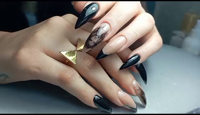 خدمات تخصصی کاشت ناخن زهره