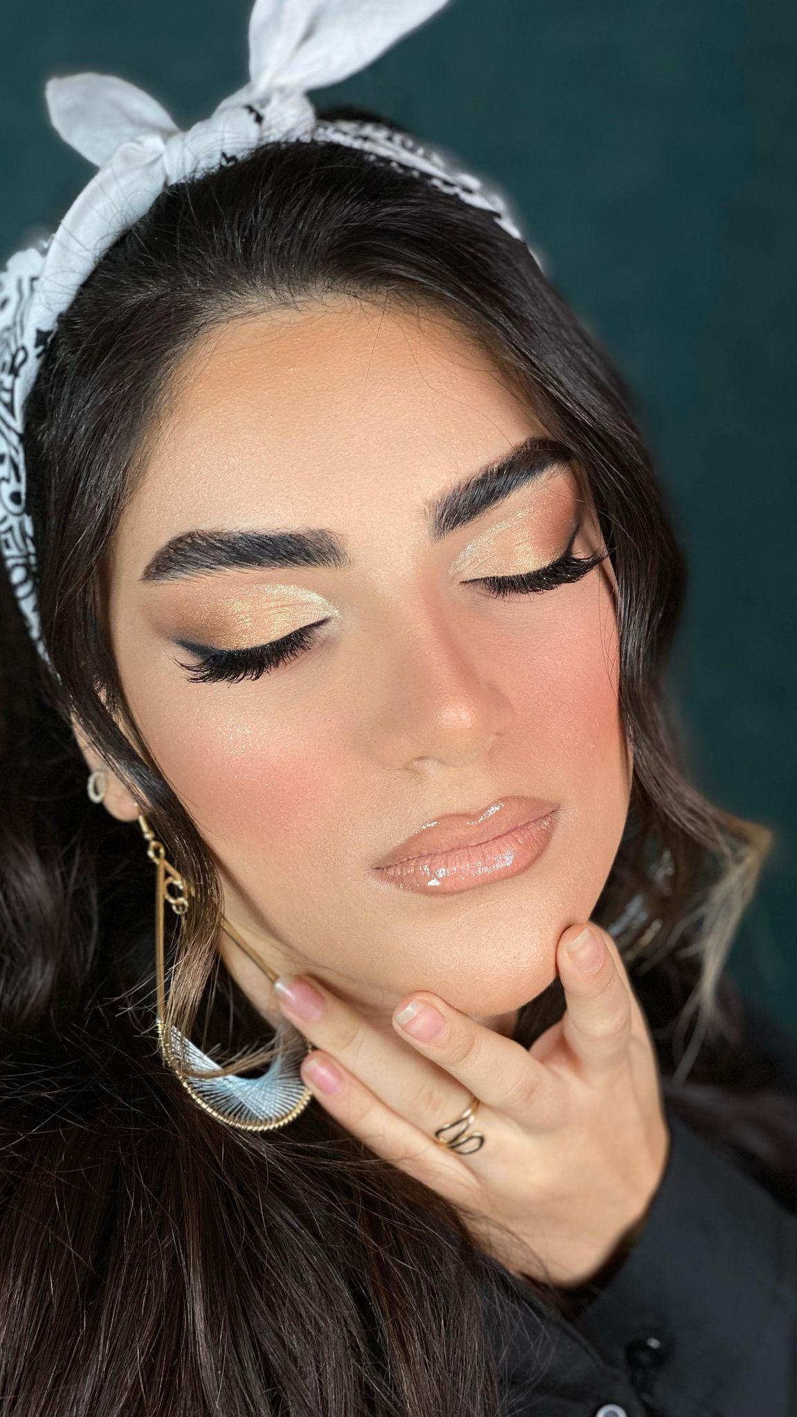 سالن زیبایی و عروس تلی