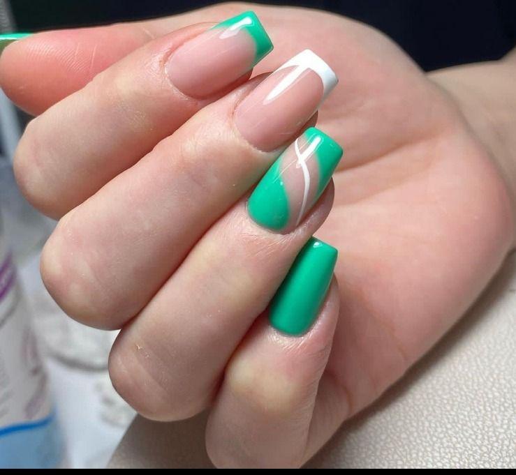 خدمات تخصصی کاشت ناخن