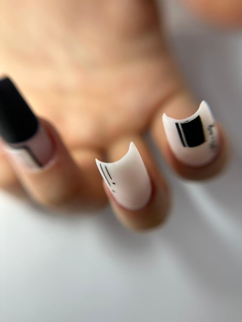 خدمات تخصصی ناخن سحر گلی