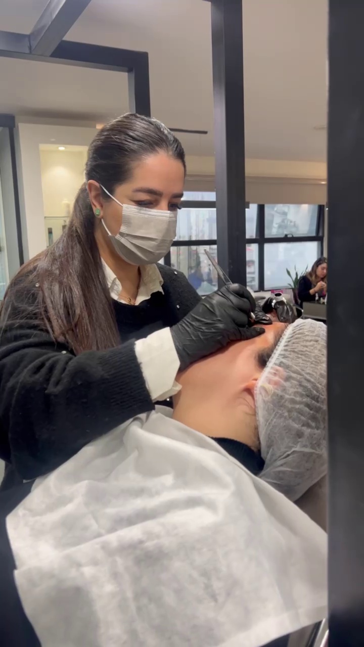 آموزشگاه و سالن زیبایی آزیش(نوشهر)