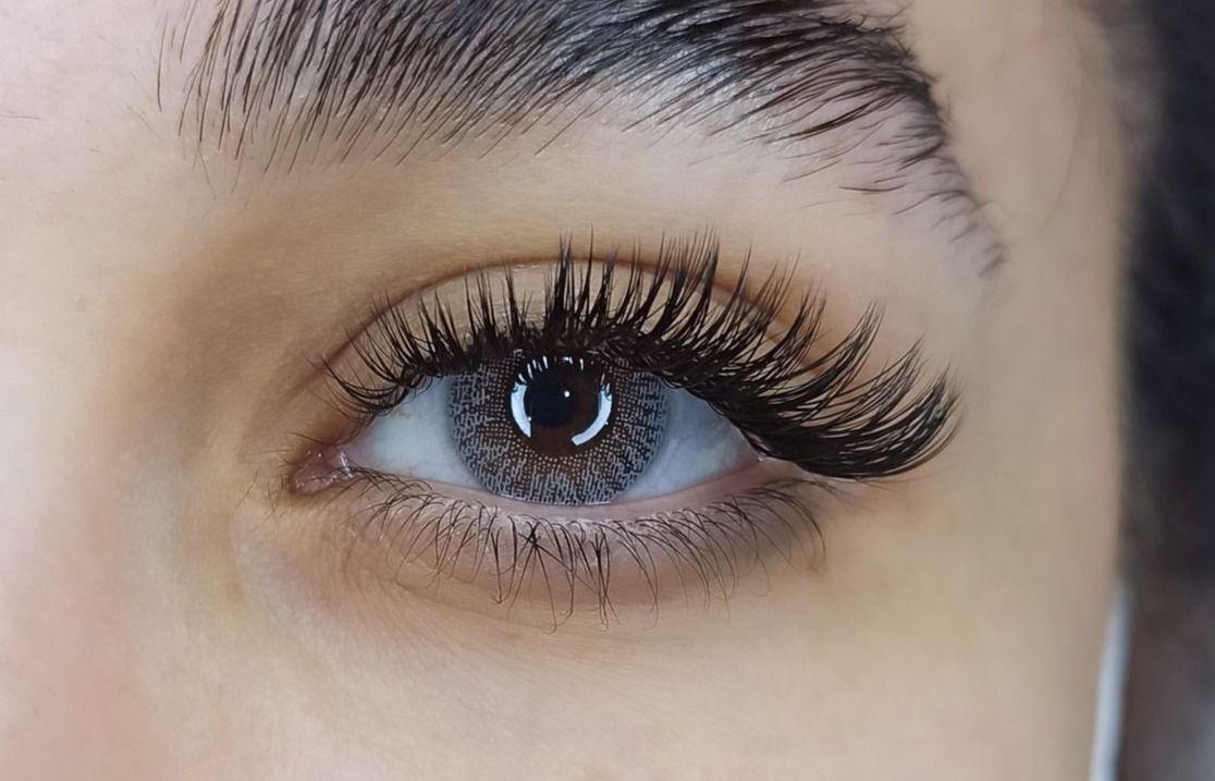 آکادمی مژه و میکاپ روژان