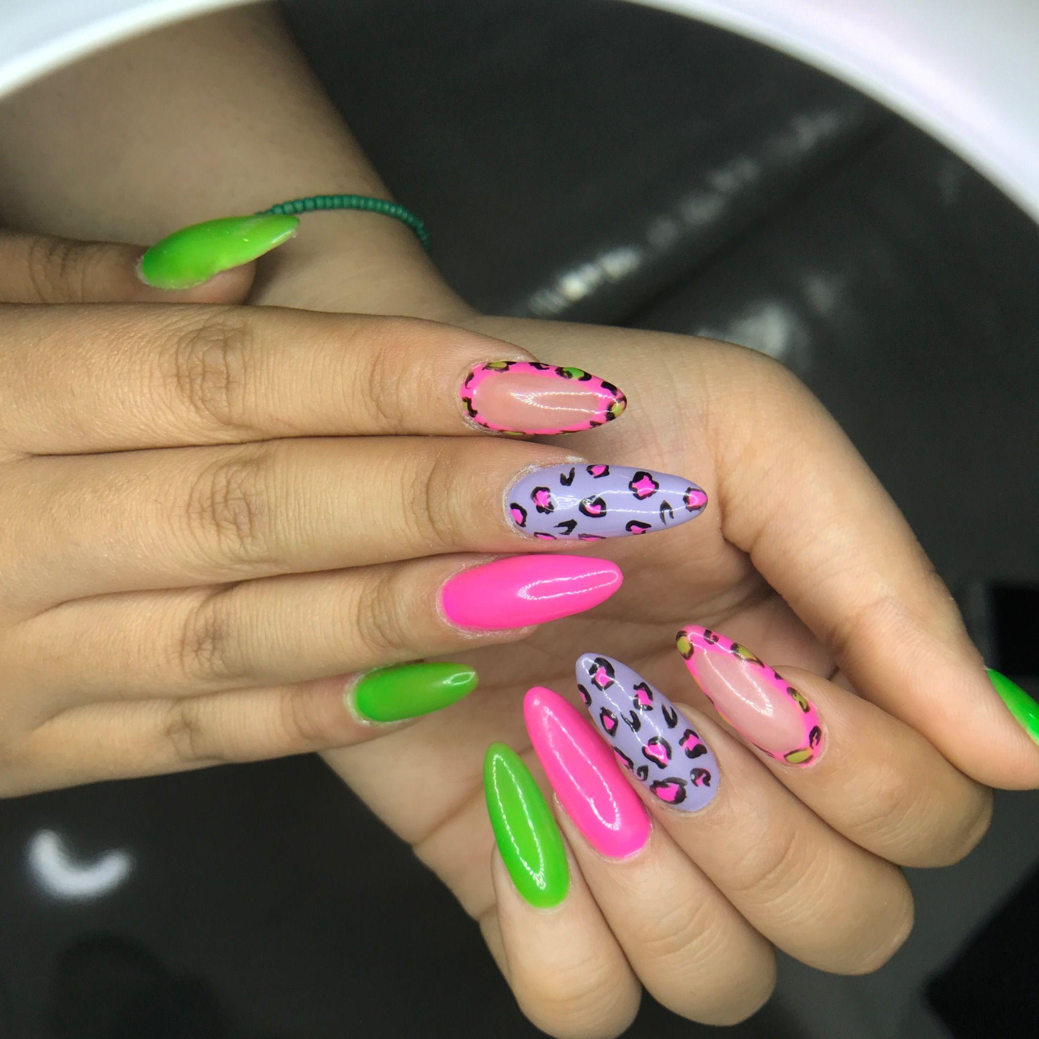 خدمات تخصصی ناخن ستاره