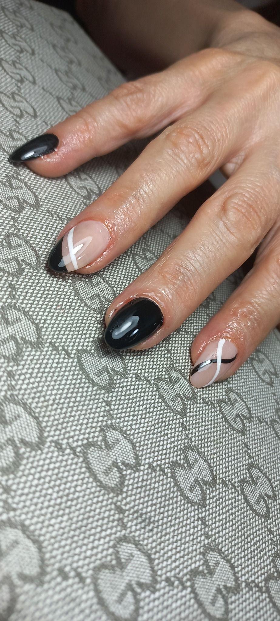 خدمات کاشت ناخن و کراتین مو مرضیه رحیمی