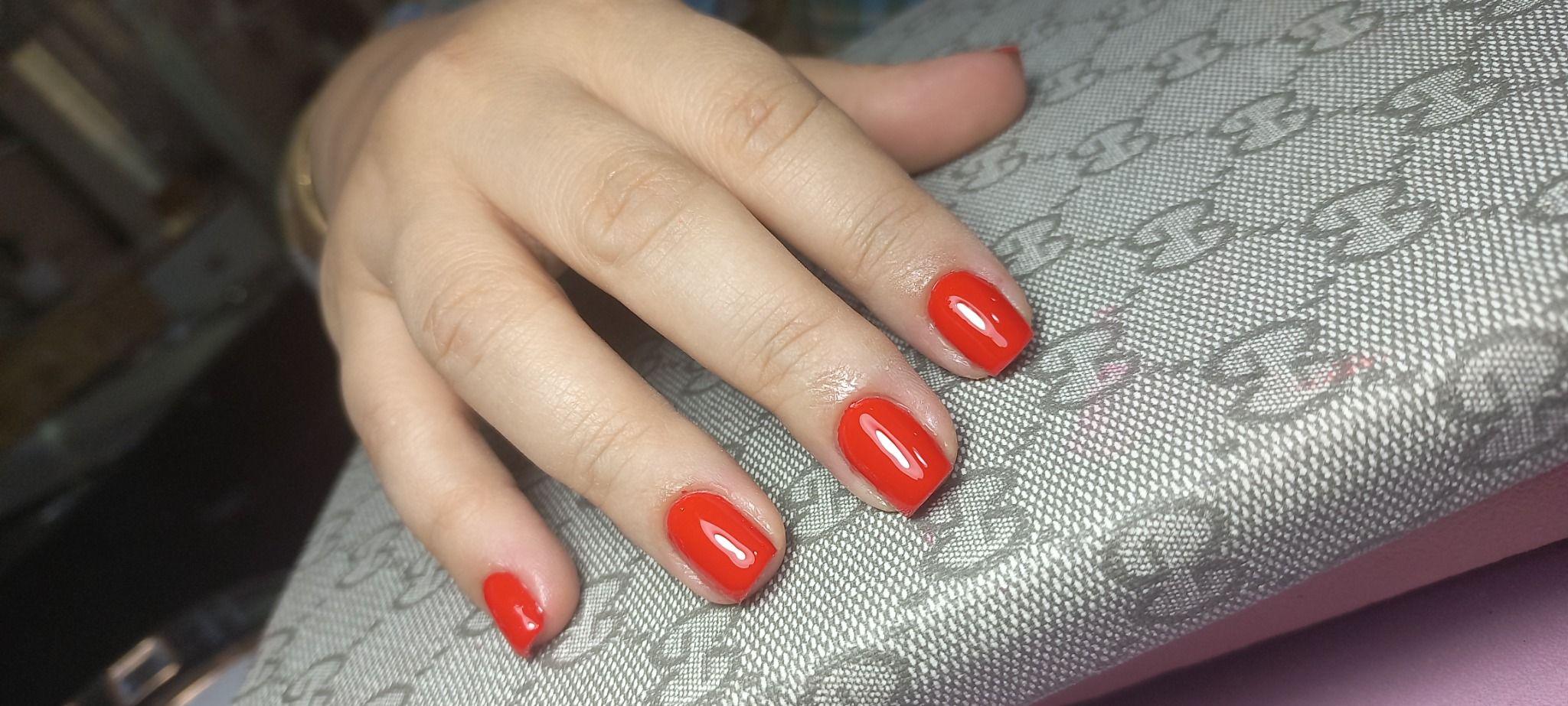 خدمات کاشت ناخن و کراتین مو مرضیه رحیمی