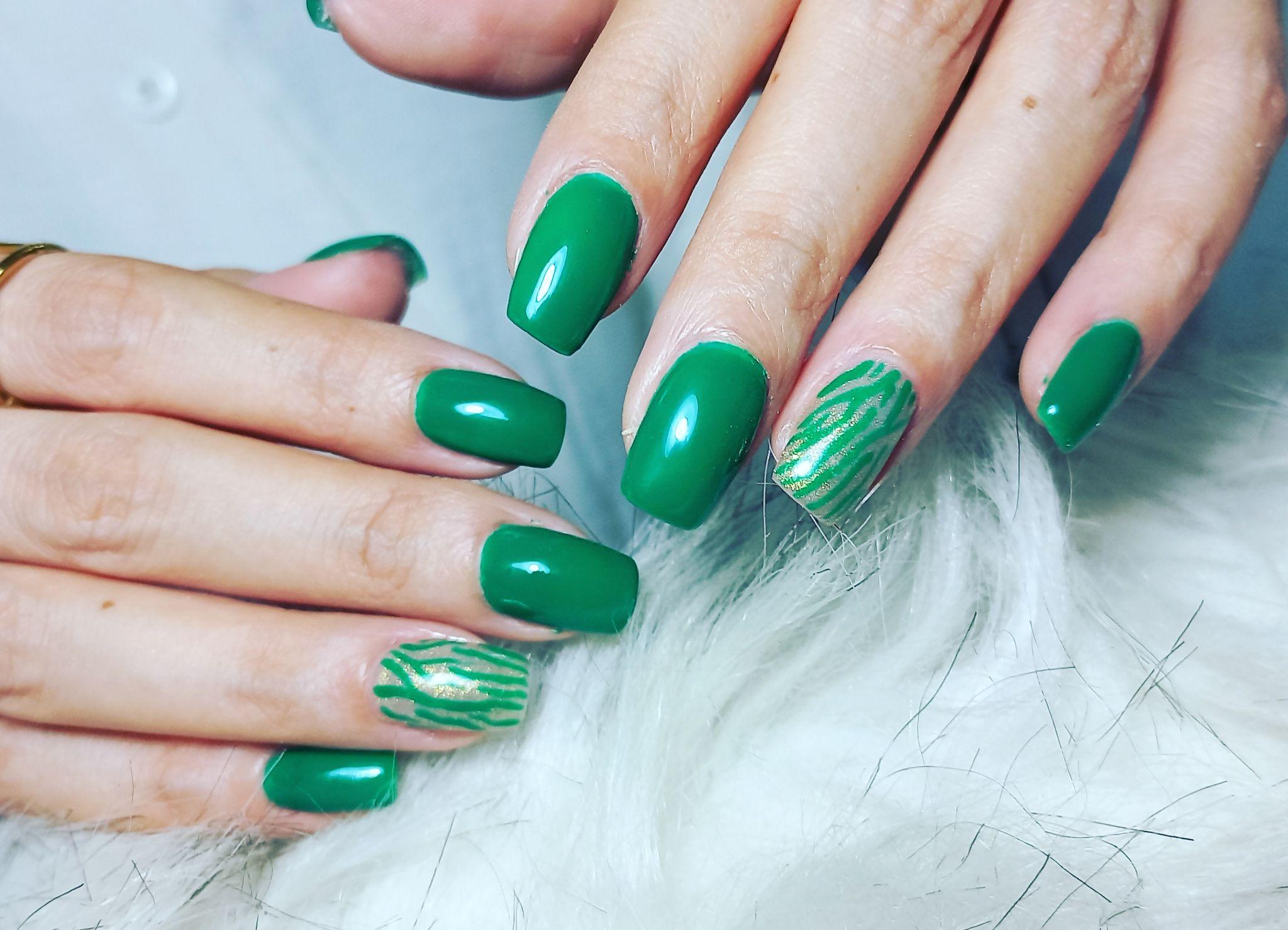 خدمات کاشت ناخن و کراتین مو مرضیه رحیمی