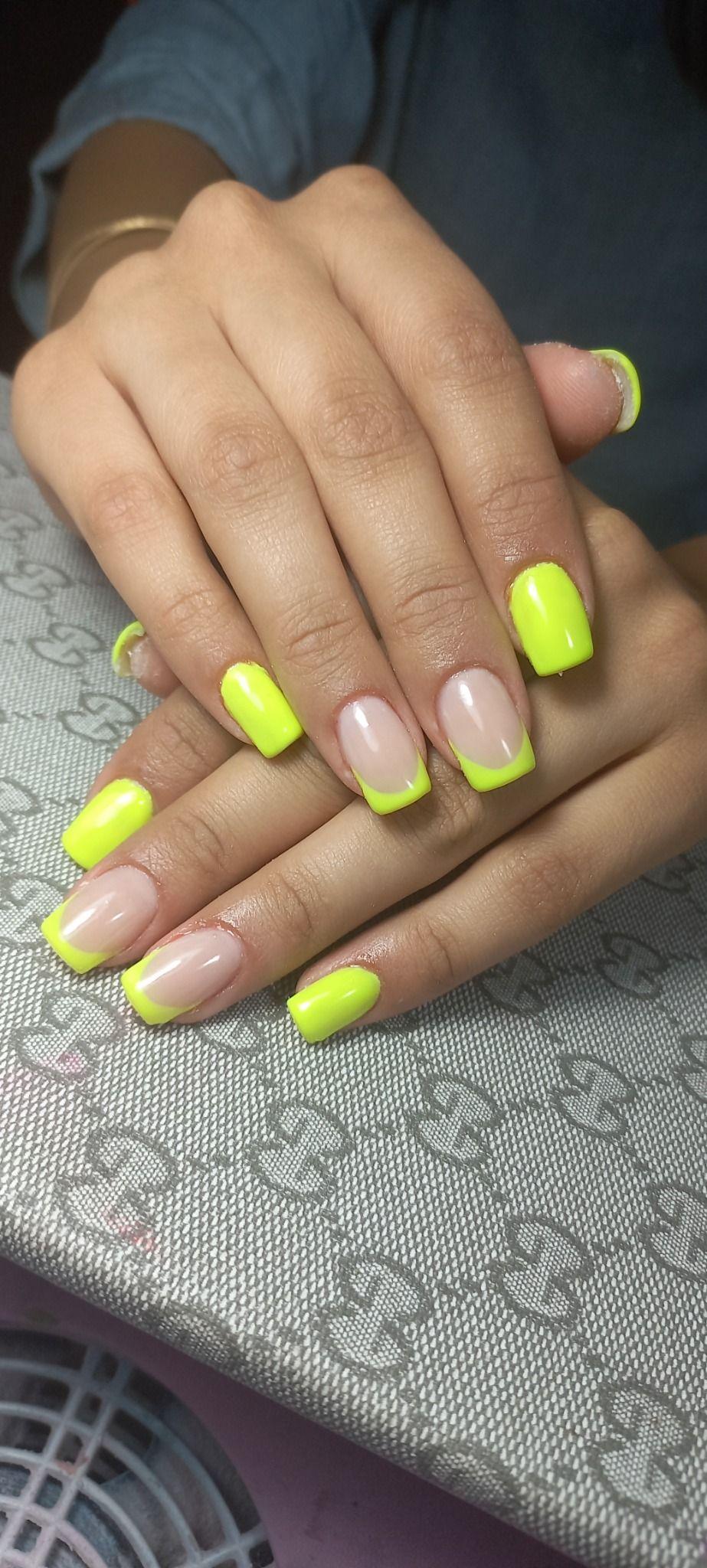 خدمات کاشت ناخن و کراتین مو مرضیه رحیمی