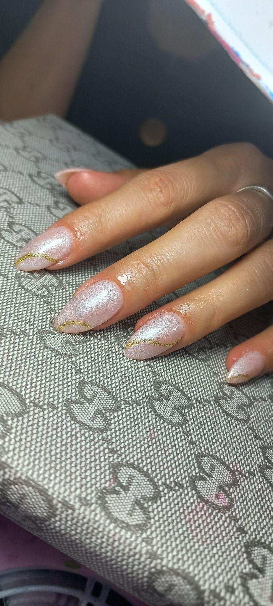 خدمات کاشت ناخن و کراتین مو مرضیه رحیمی