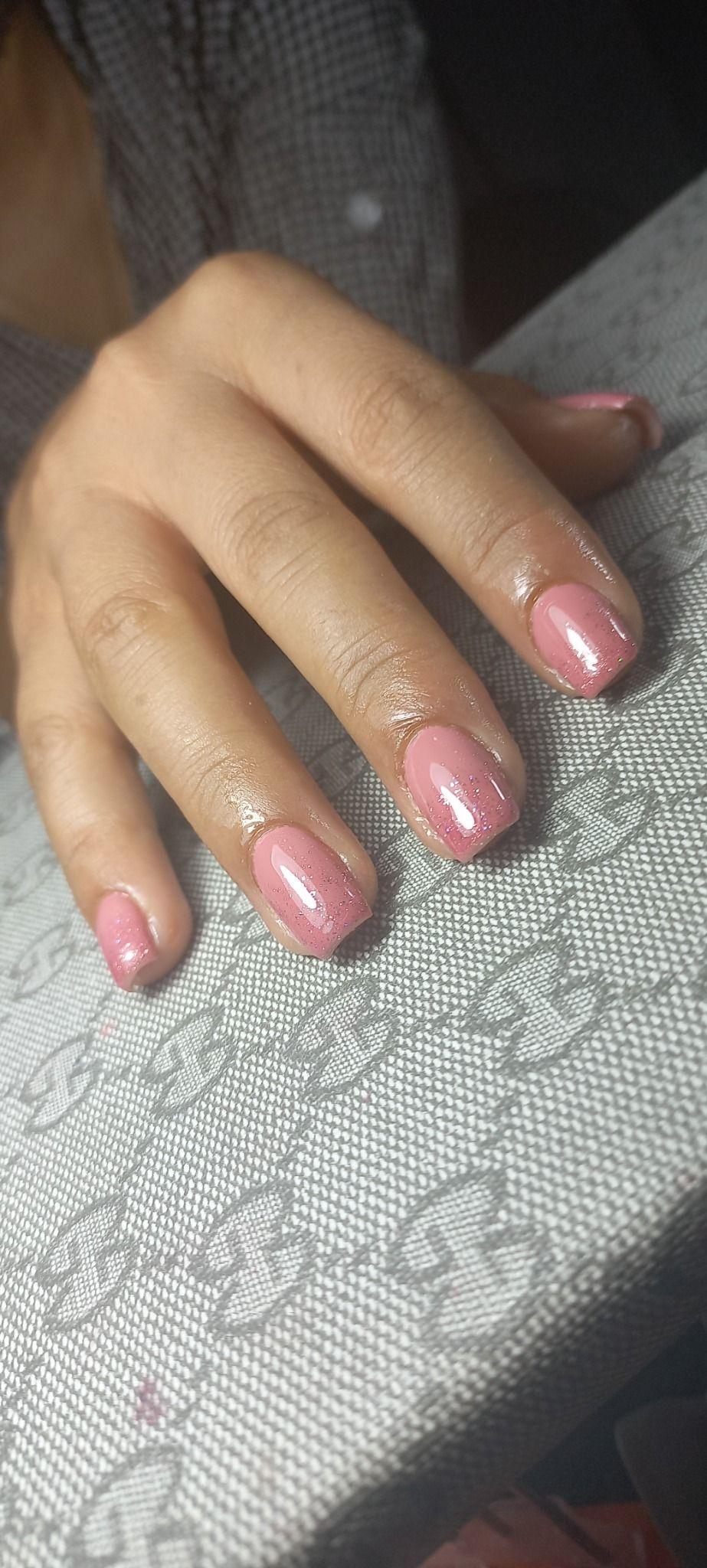 خدمات کاشت ناخن و کراتین مو مرضیه رحیمی