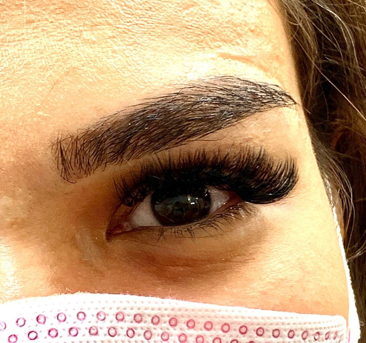 خدمات کاشت و اکستنشن مژه رابو
