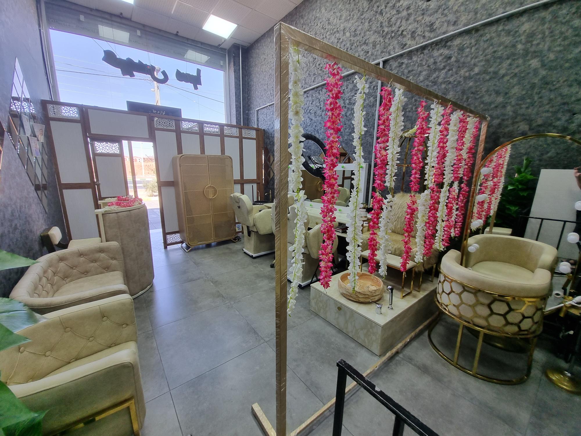 سالن زیبایی وعروس سرای فاطمه خالقی