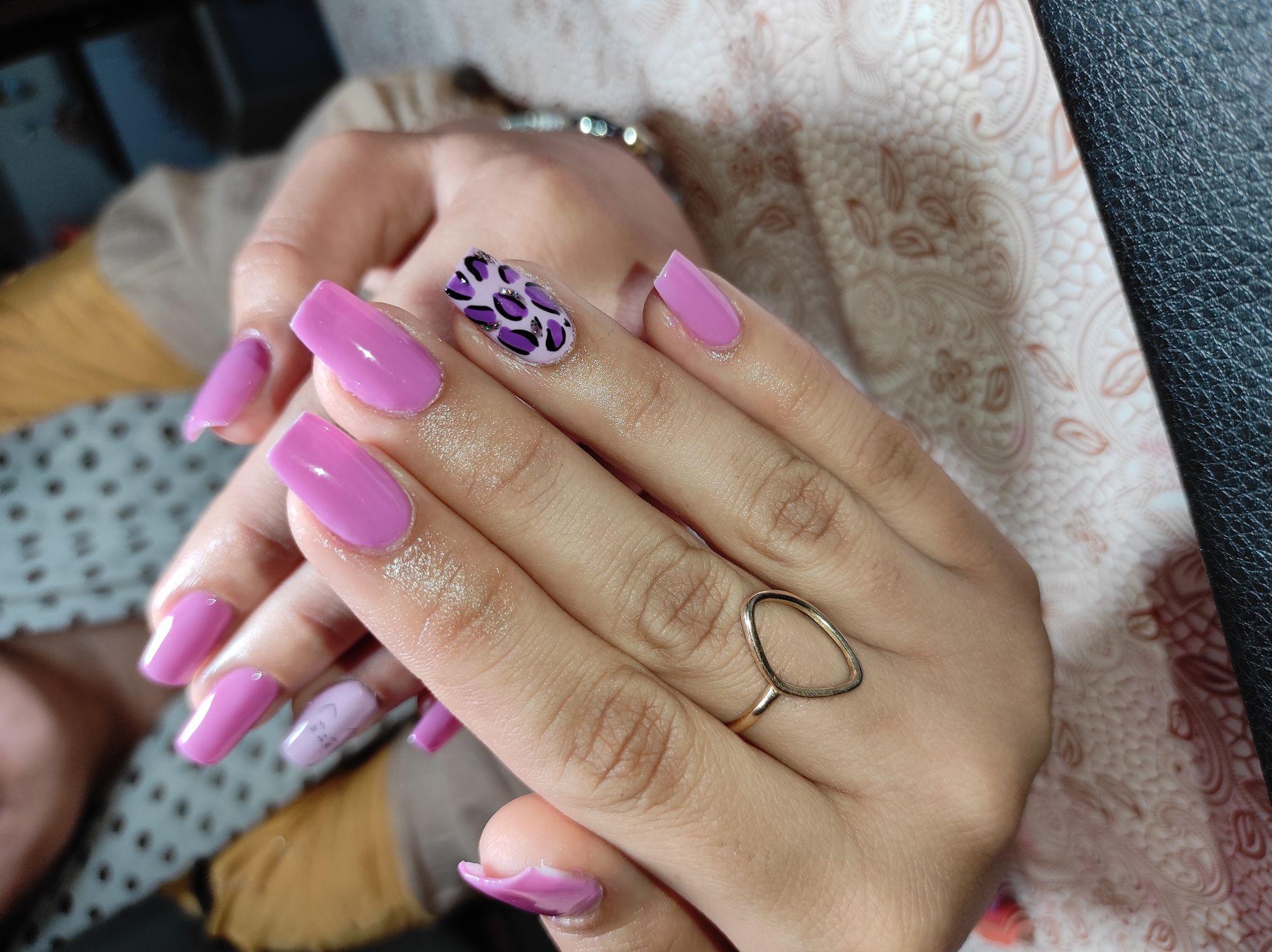 کاشت ناخن نفیسه