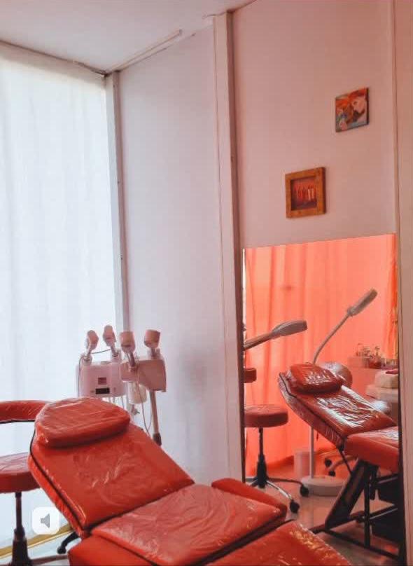 سالن زیبایی صورتی