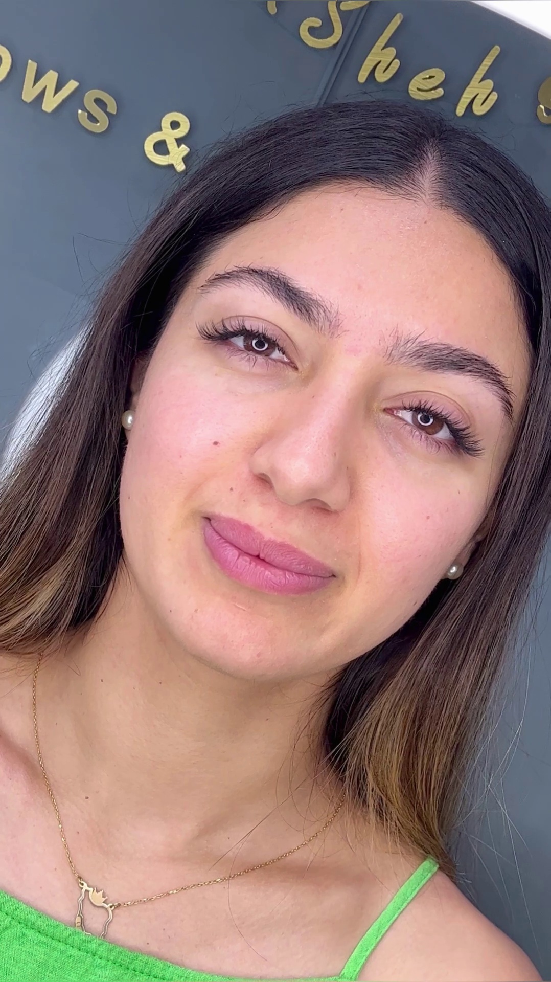 سالن زيبايي و آموزشگاه  فنی و حرفه ای  تخصصي مژه و فيبروز خوشه سام