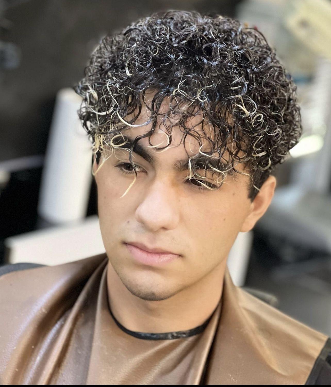 آرایشگاه مردانه مرکز  تخصصی داماد حامد دهقانی