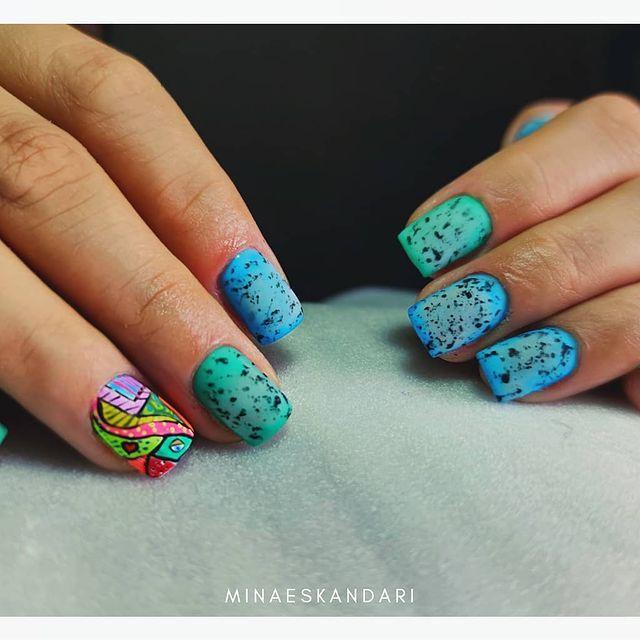 کاشت ناخن مینا