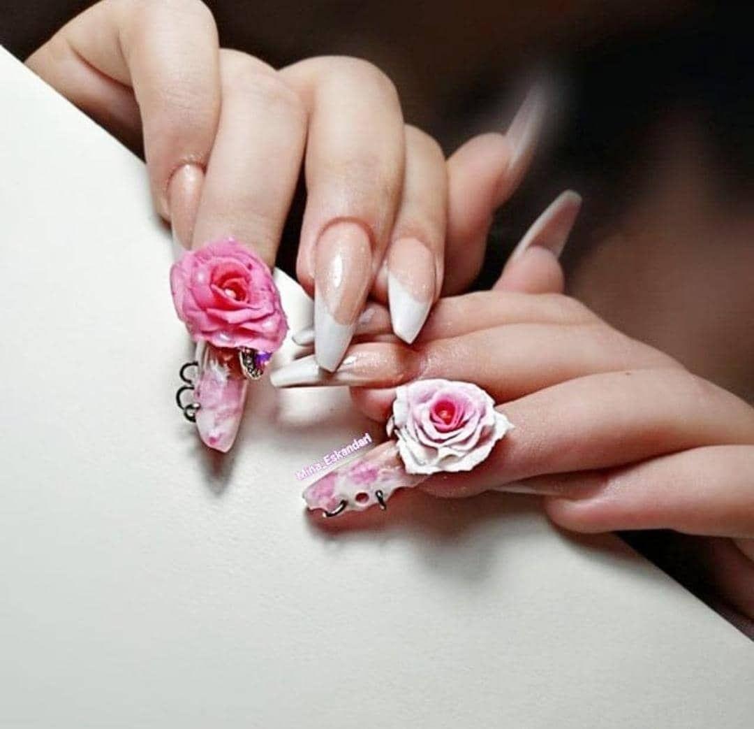 کاشت ناخن مینا