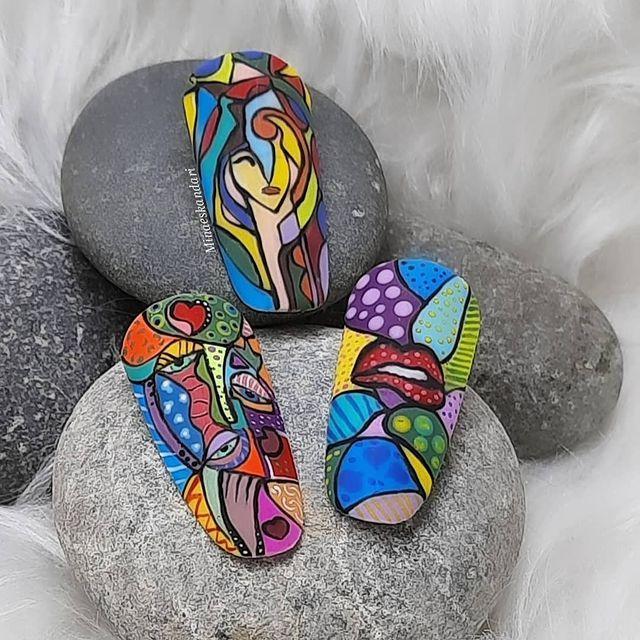 کاشت ناخن مینا