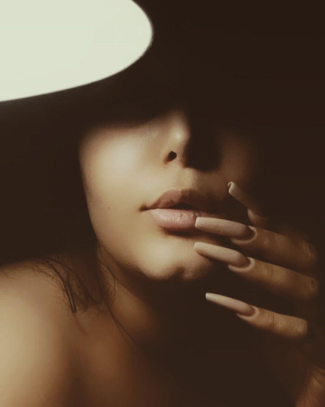 کاشت ناخن مینا