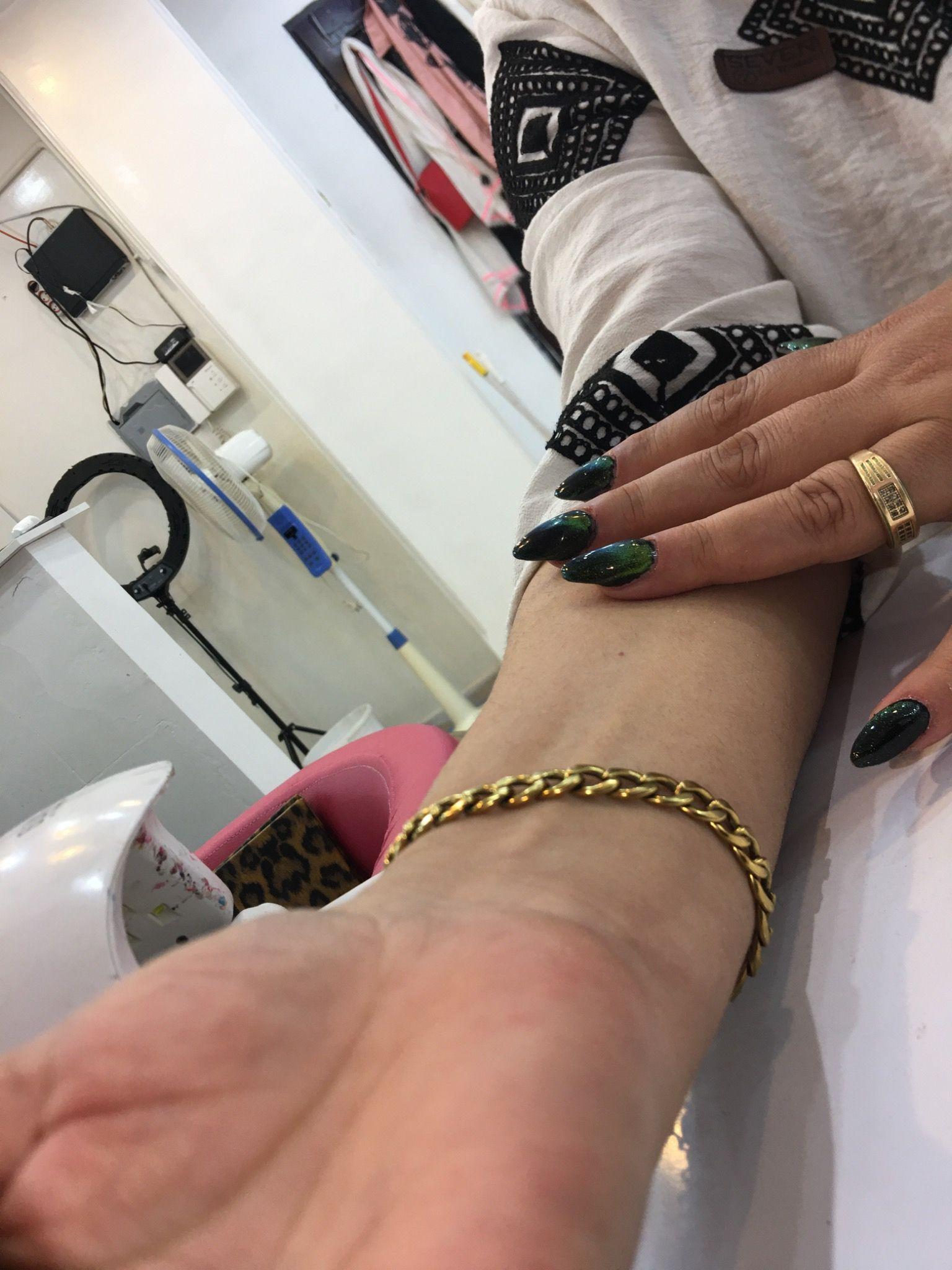 خدمات کاشت ناخن نیل پینکو