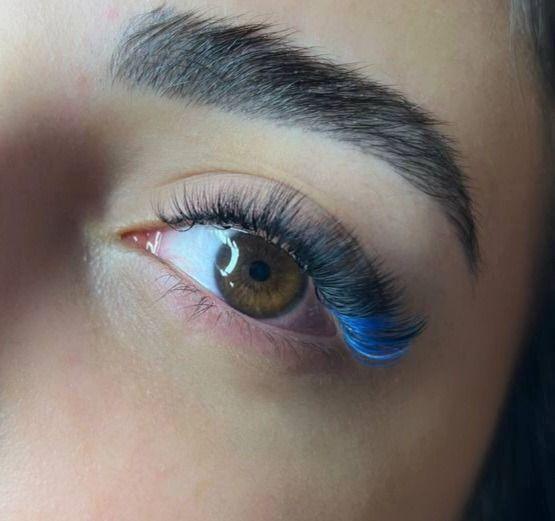 کاشت مژه  لیفت مژه و ابرو عادله درویش