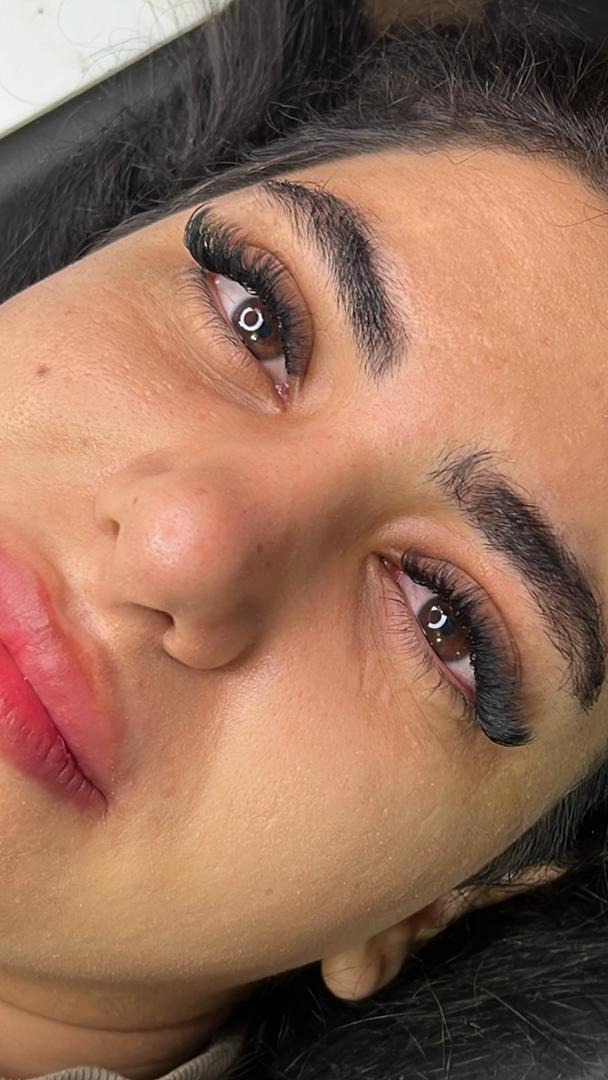 کاشت مژه  لیفت مژه و ابرو عادله درویش