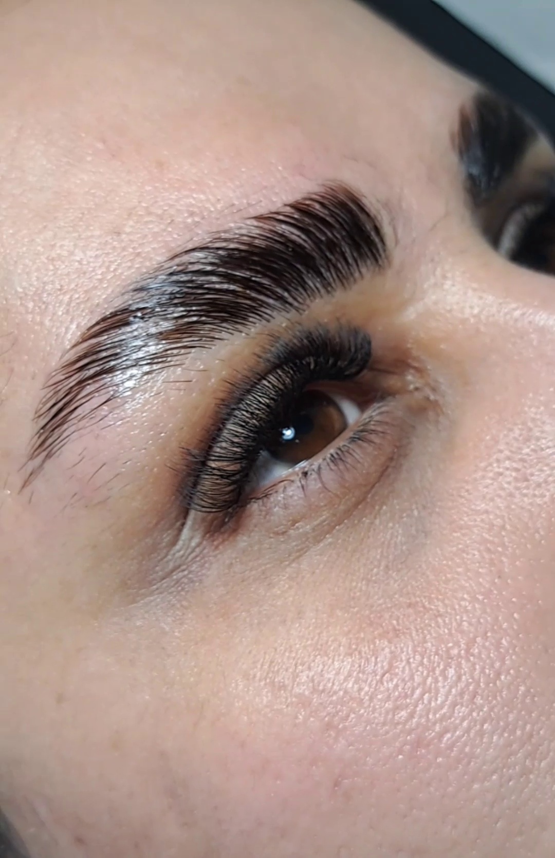 کاشت مژه  لیفت مژه و ابرو عادله درویش