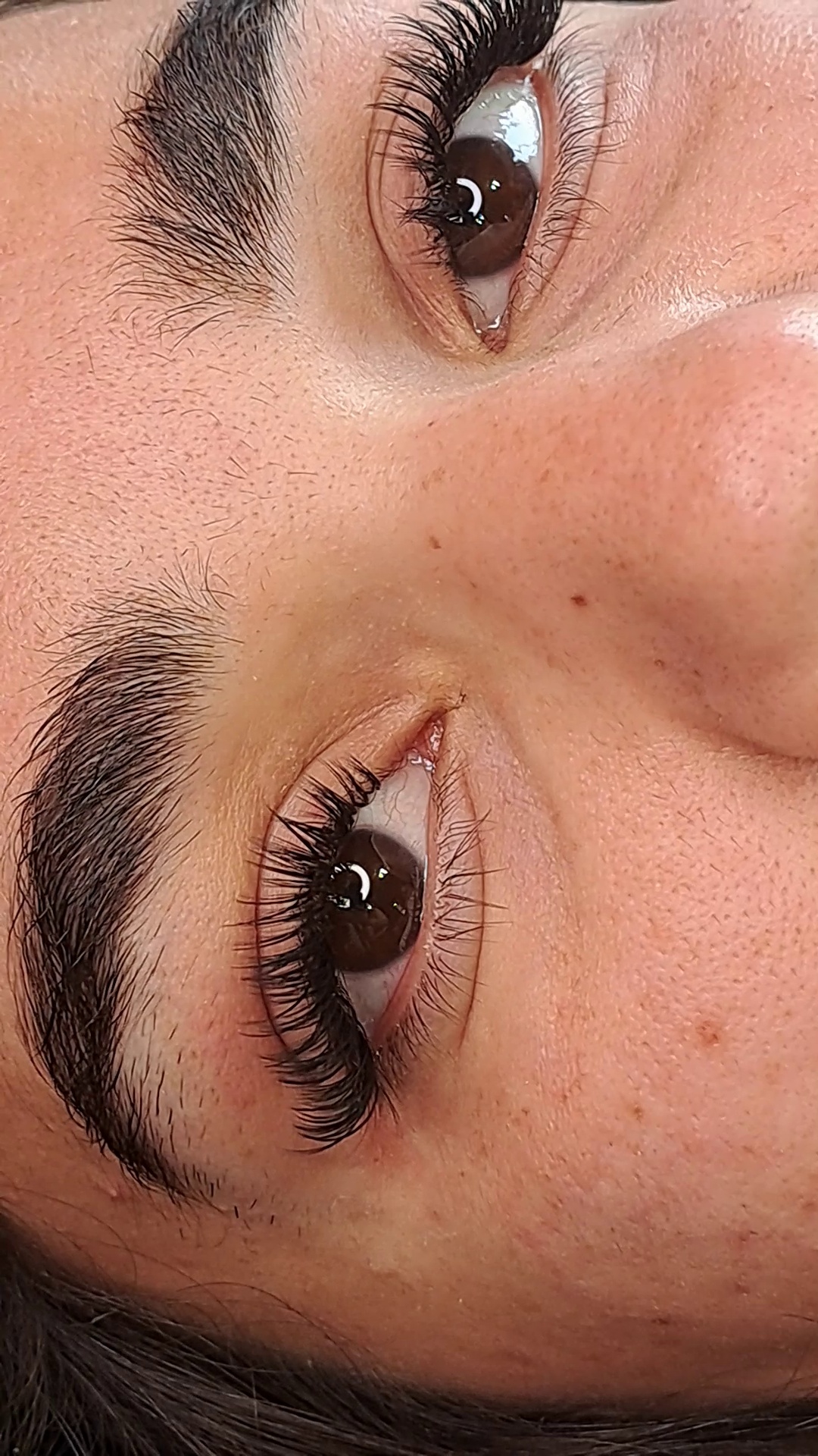 کاشت مژه  لیفت مژه و ابرو عادله درویش