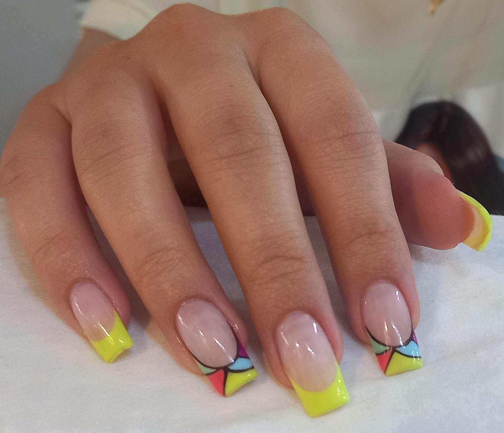 خدمات ناخن ساراحسینی