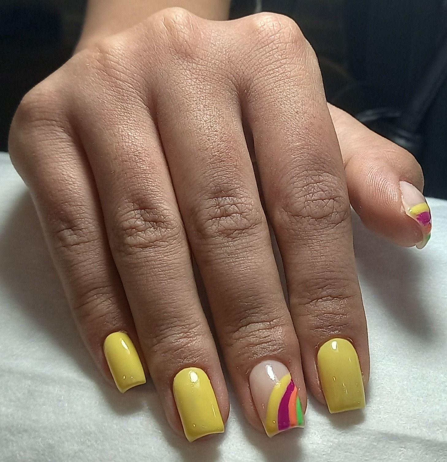 خدمات ناخن ساراحسینی