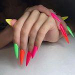 کاشت ناخن مینا