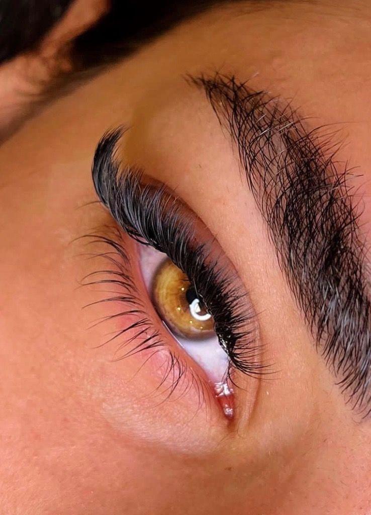 خدمات کاشت و اکستنشن مژه رابو