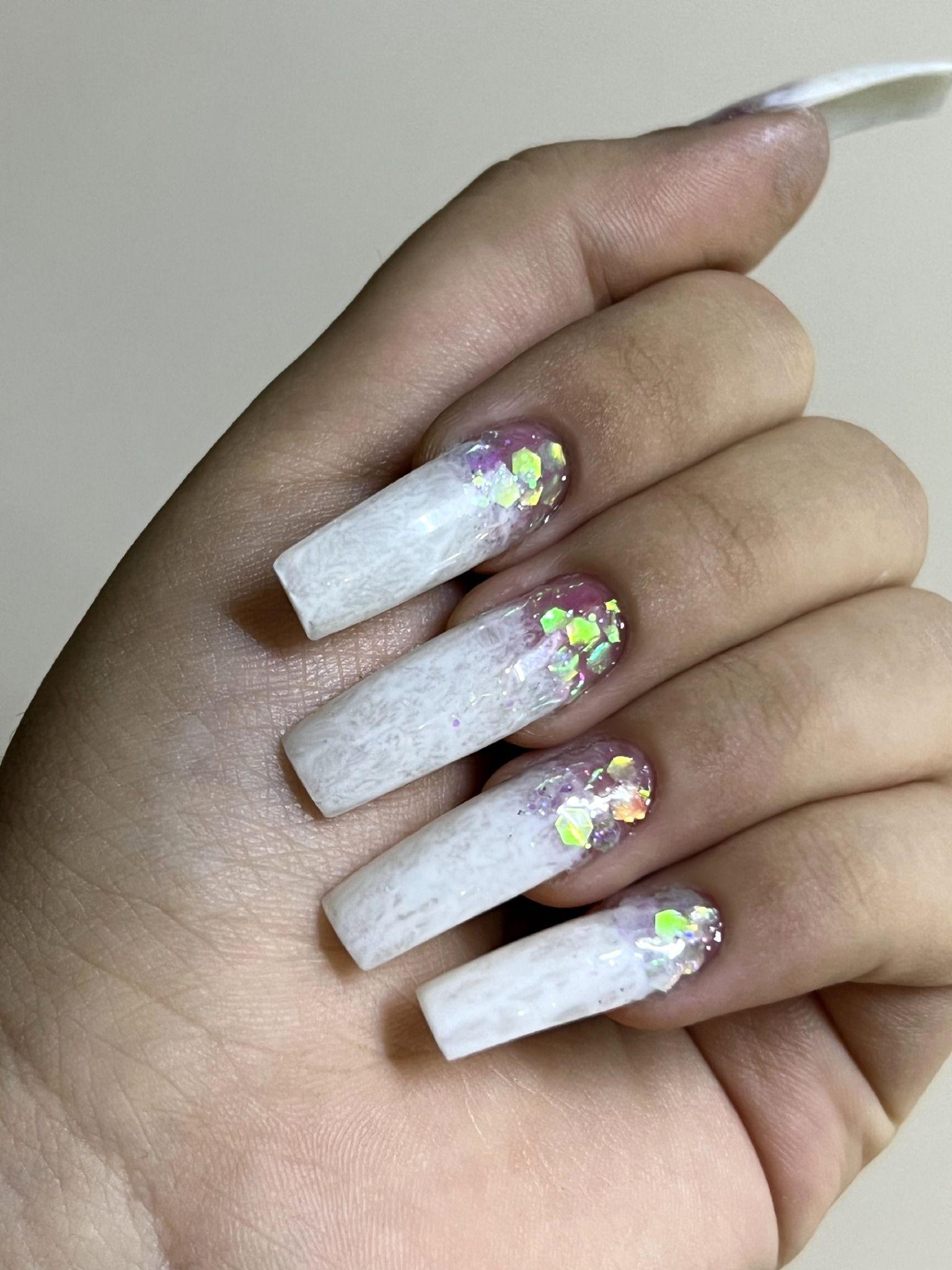 خدمات کاشت ناخن زهرا