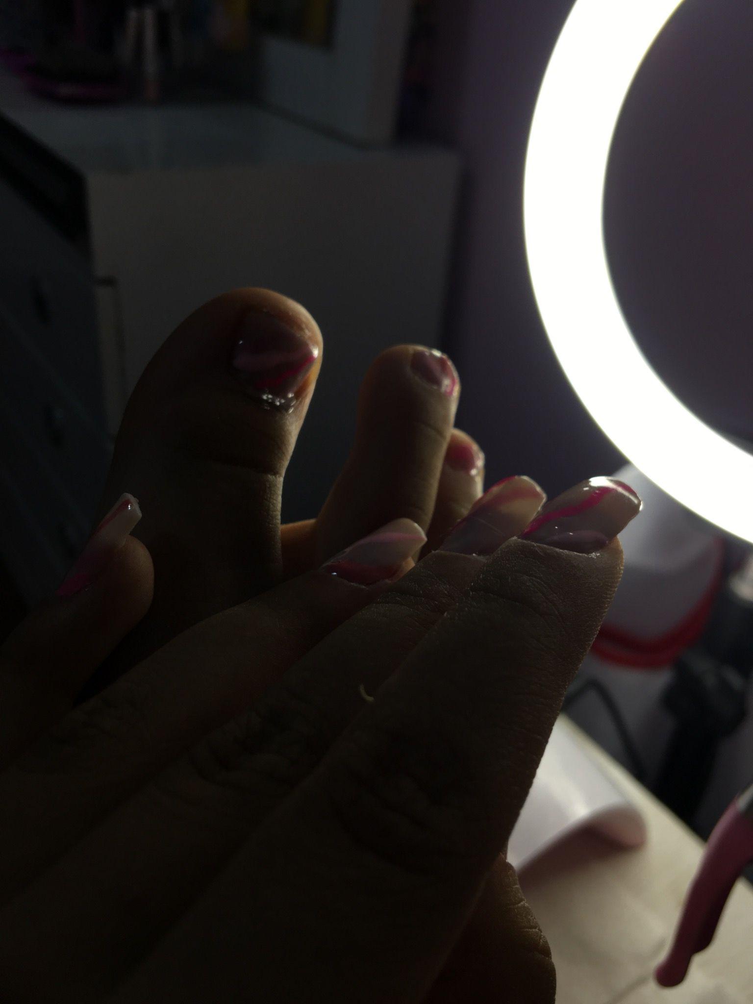 خدمات کاشت ناخن نیل پینکو