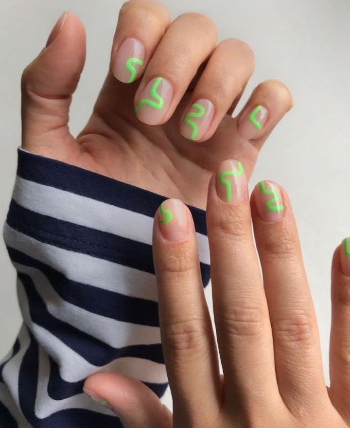 کاشت ناخن نگین