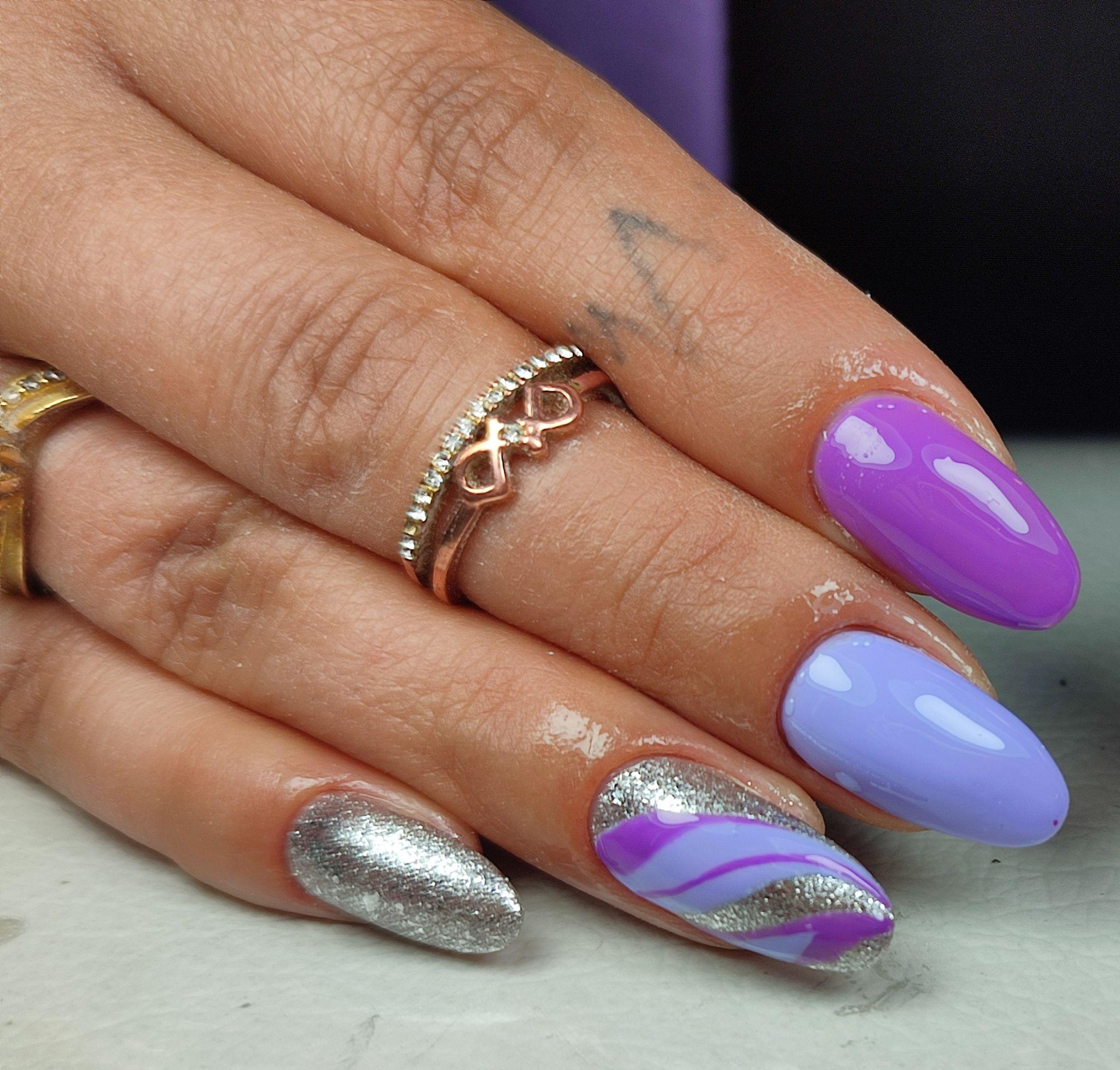 خدمات  کاشت ناخن